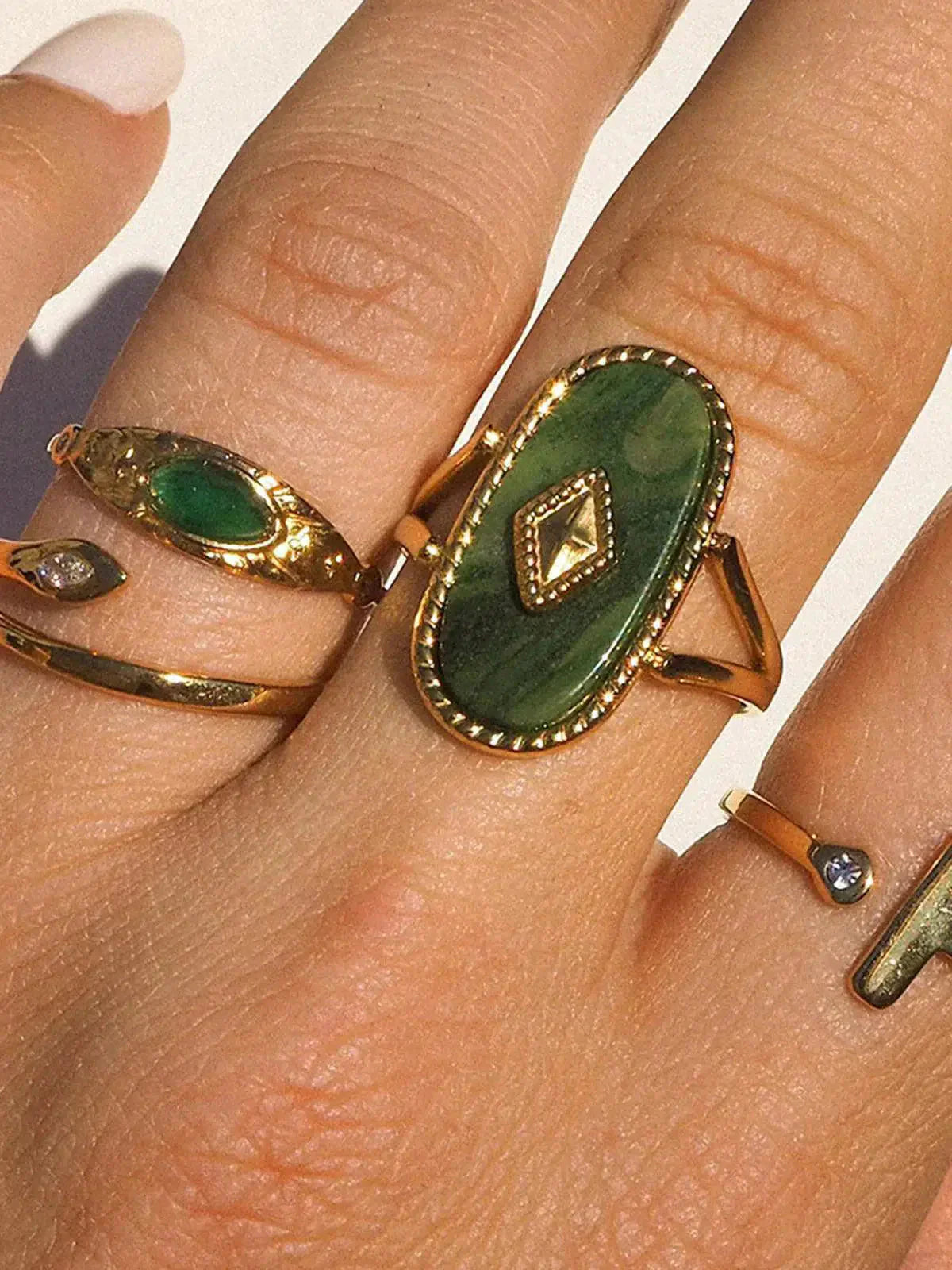 Amaris – Stone accents – Elegant band-15227806974325-Nancy & Mae Savannah