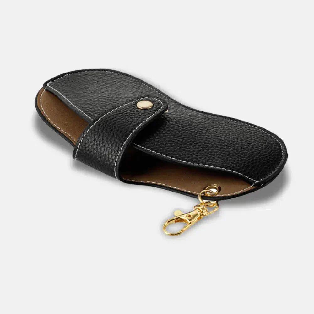 Case – Sleek compact design – Bag charm-15133606379893-Nancy & Mae Savannah