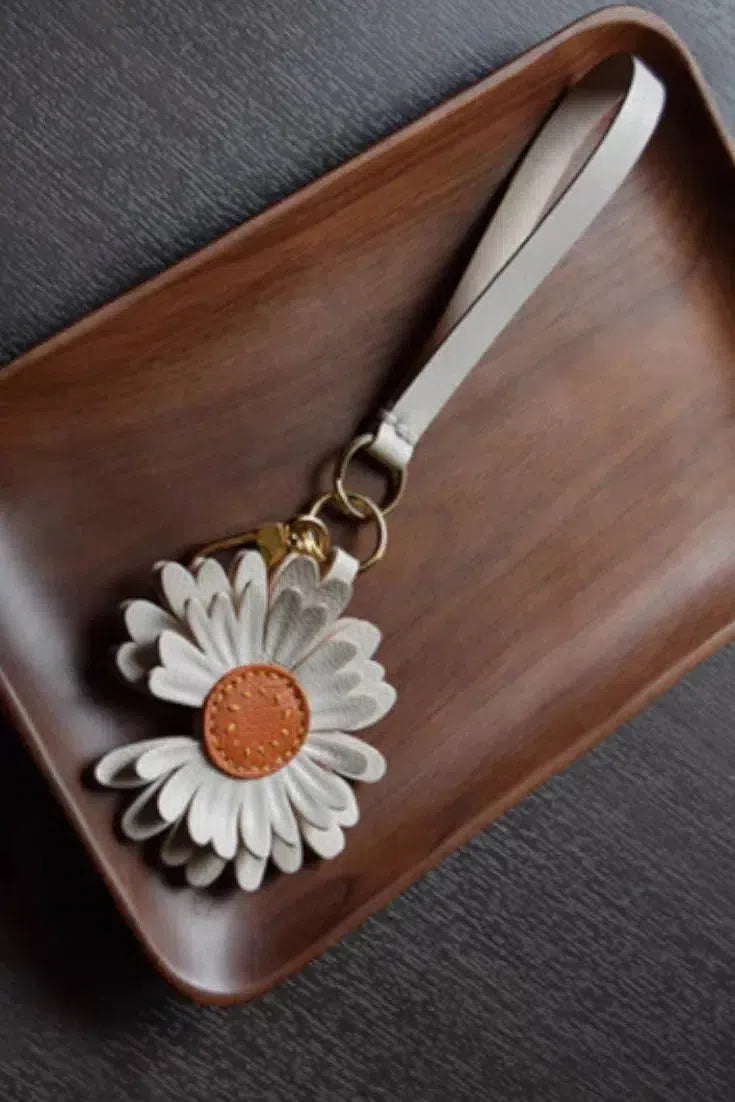 Daisy – Floral design – Bag charm-15133607428469-Nancy & Mae Savannah
