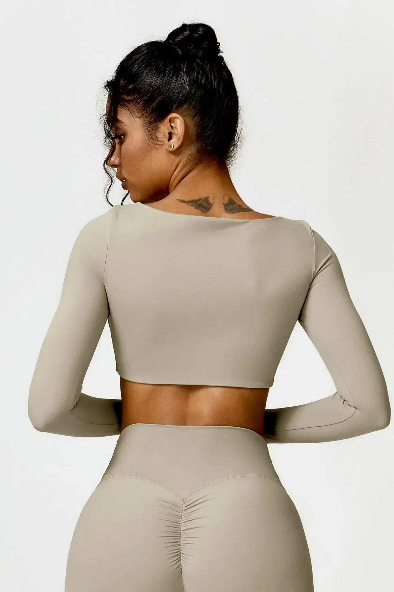 Niamh – U-neckline – Long-sleeve fitness crop top-15134027088245-Mirella Fiore
